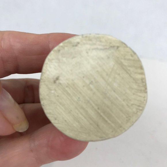 Hen Feathers Cherub figure playing flute - Picture 5 of 7